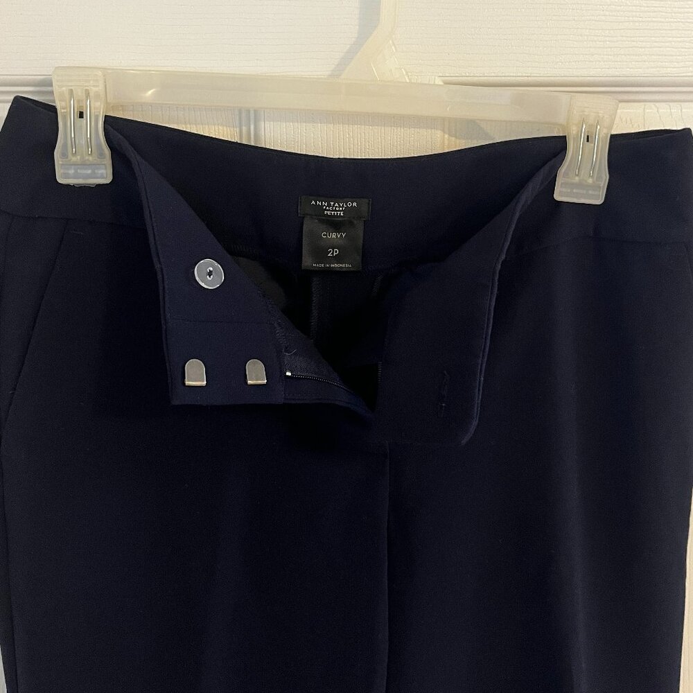 Mid Rise Straight Pant in Textured Drape - Curvy Fit Petite - Navy 2P - Picture 5 of 6
